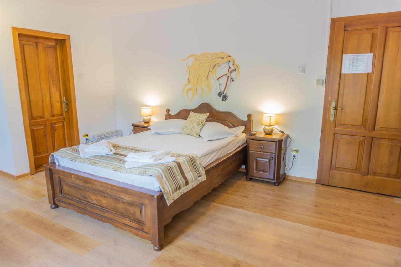 Popasul Craiului Villa Zărneşti Bagian luar foto