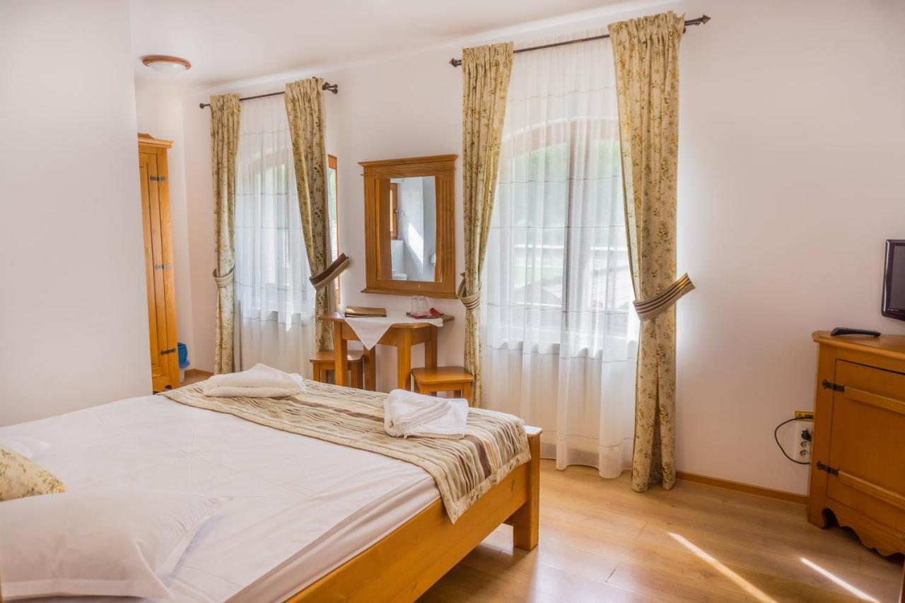 Popasul Craiului Villa Zărneşti Bagian luar foto