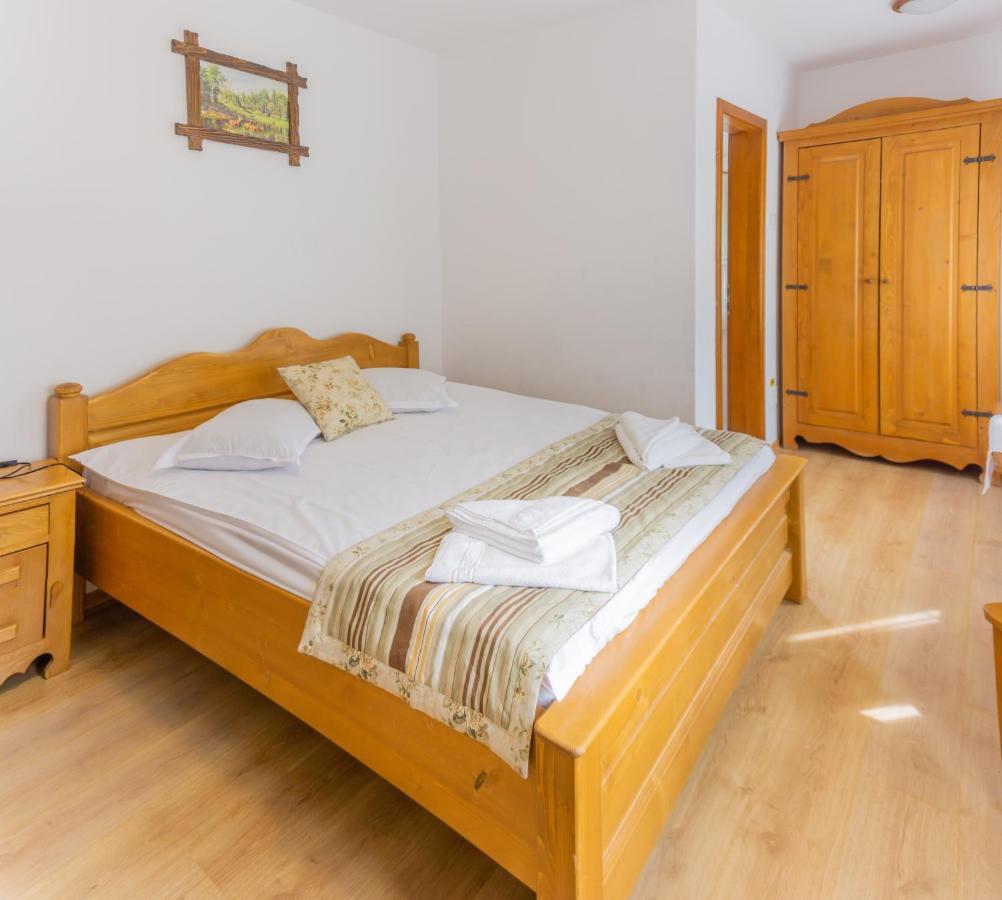 Popasul Craiului Villa Zărneşti Bagian luar foto